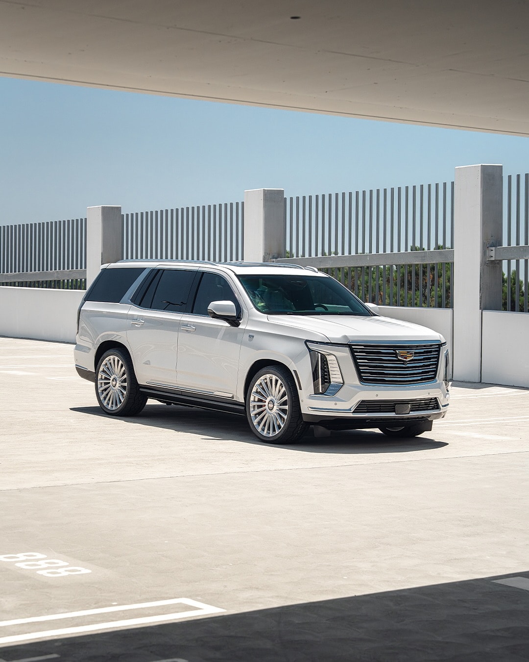 2025-cadillac-escalade-suv-rides-brushed-clear-on-monoblock-24s-feels-utterly-pristine_3.jpg
