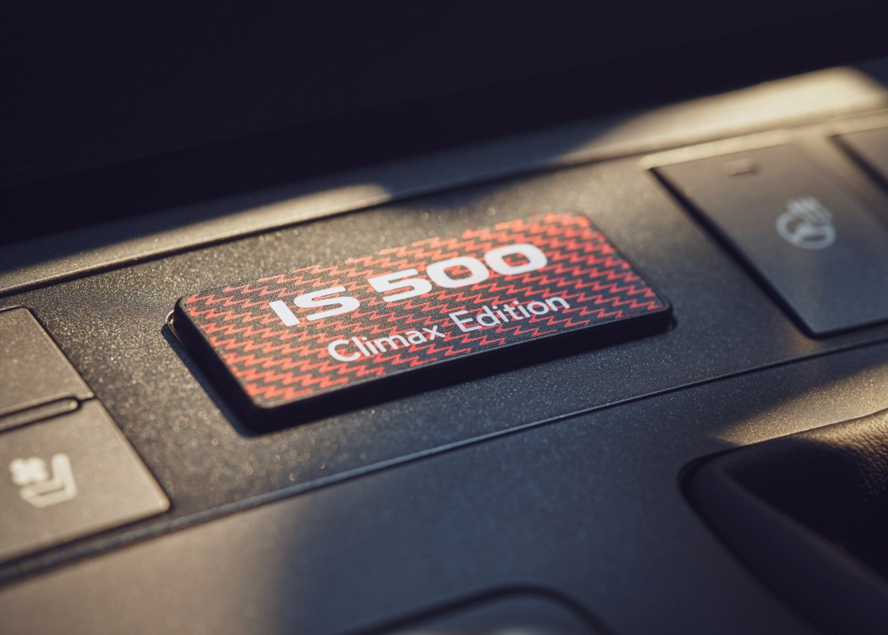 2025-Lexus-IS-500-Climax-Edition-Japan-4.JPG