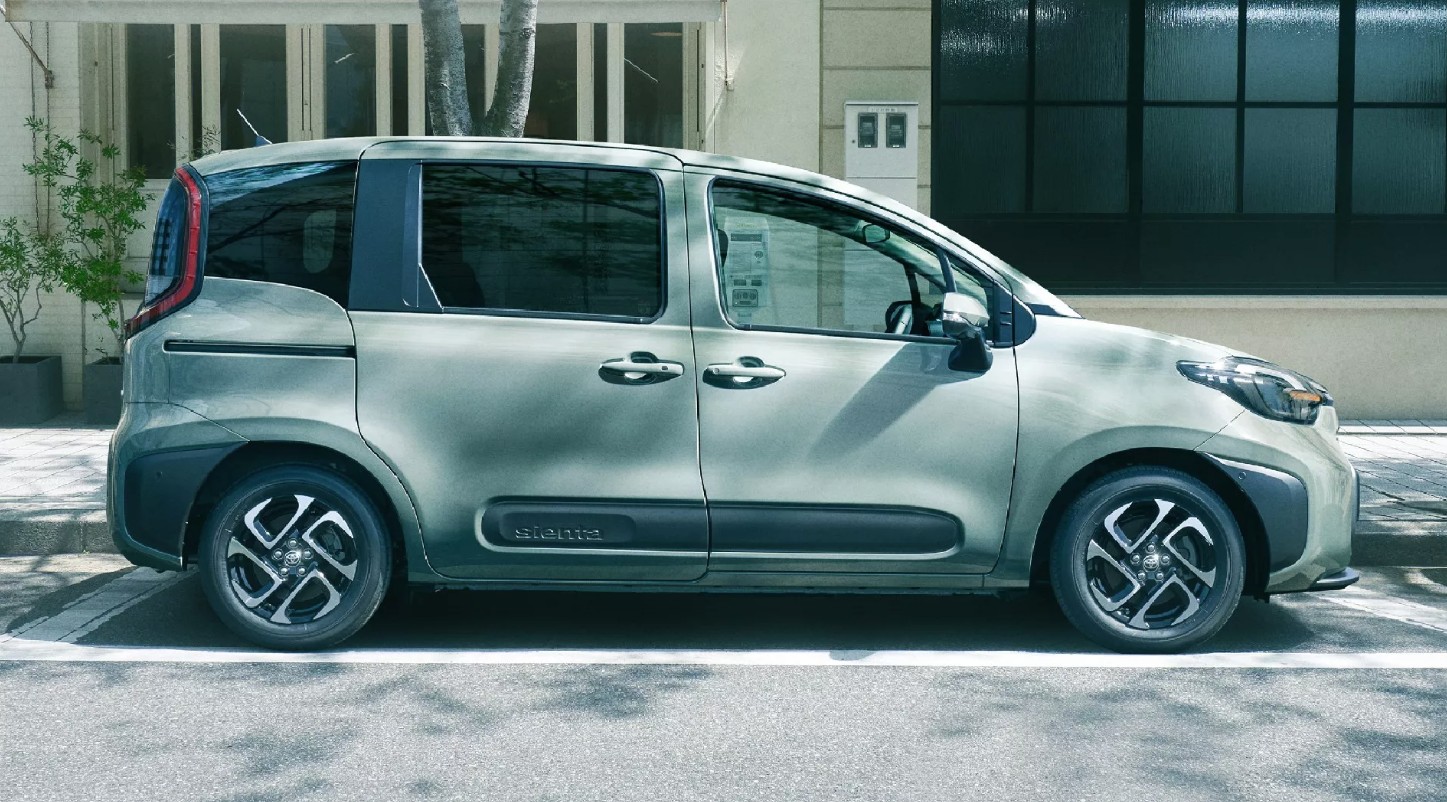 2025-Toyota-Sienta-Juno-6.jpg