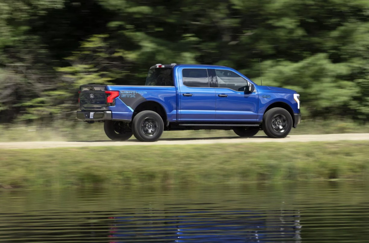 2026-F-150-Lightning-STX-10 4.jpg