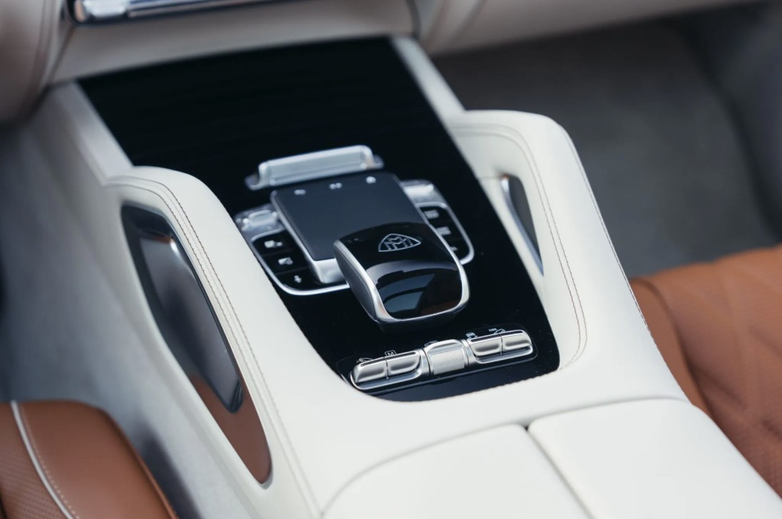 2026-Mercedes-Maybach-GLS-680-9.jpg