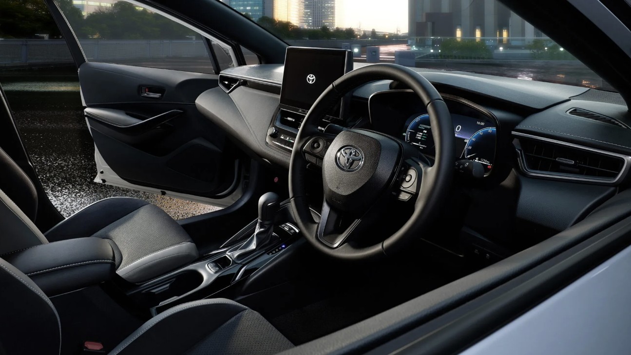 2026-Toyota-Corolla-Active-Sport-60th-Anniversary-Japan-9-2048x1152 7.jpg