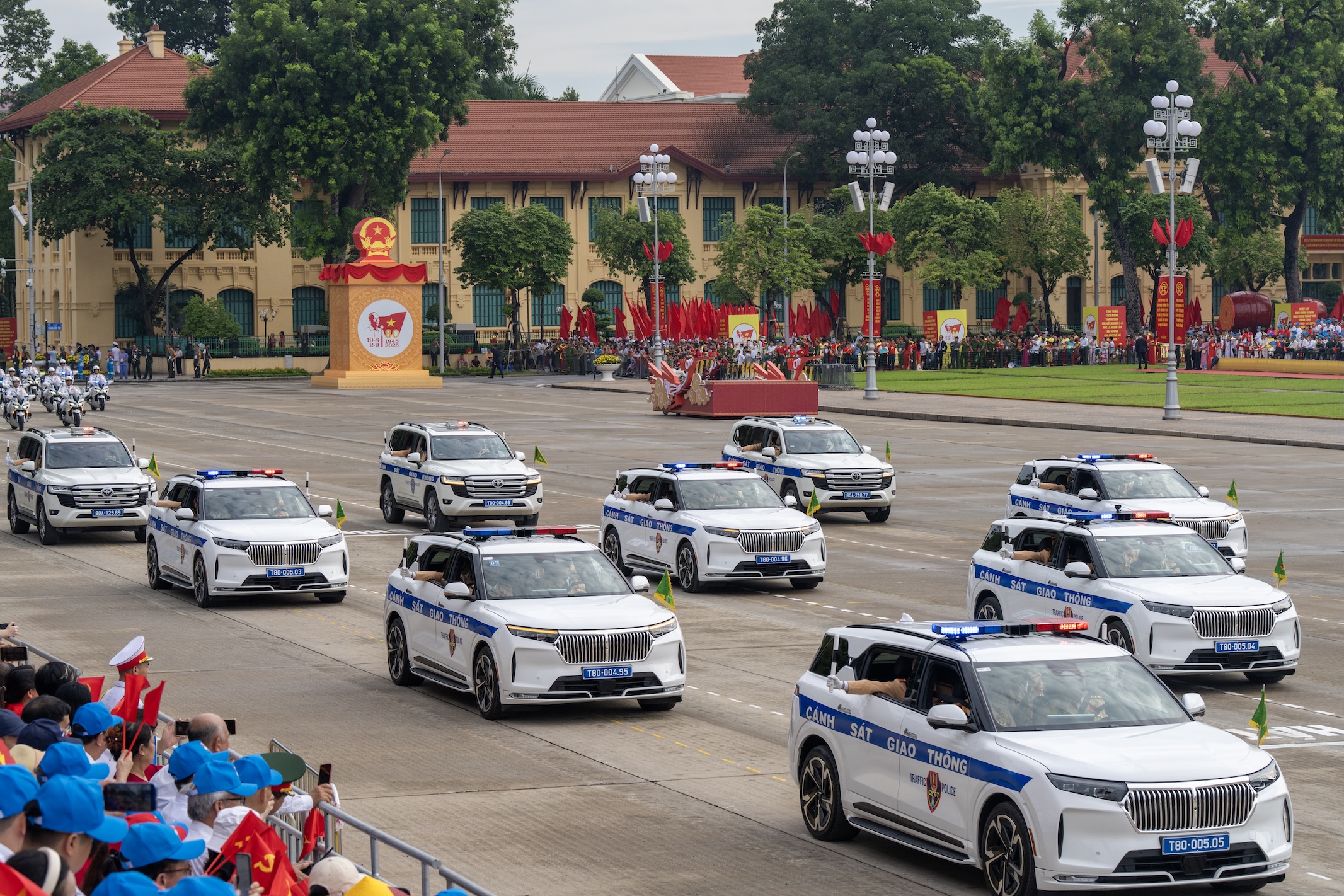 65. Khối Xe chỉ huy giao thông dẫn đoàn 6.jpg