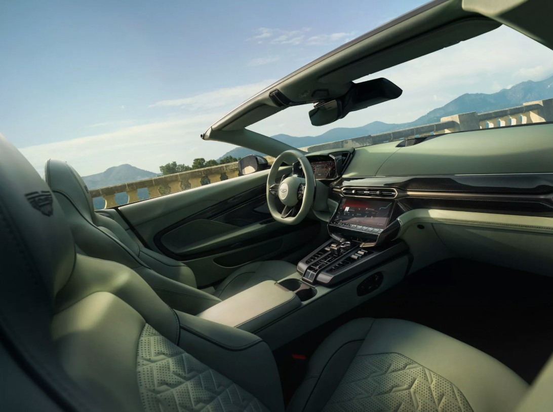 Aston Martin Vanquish Volante 6.jpg