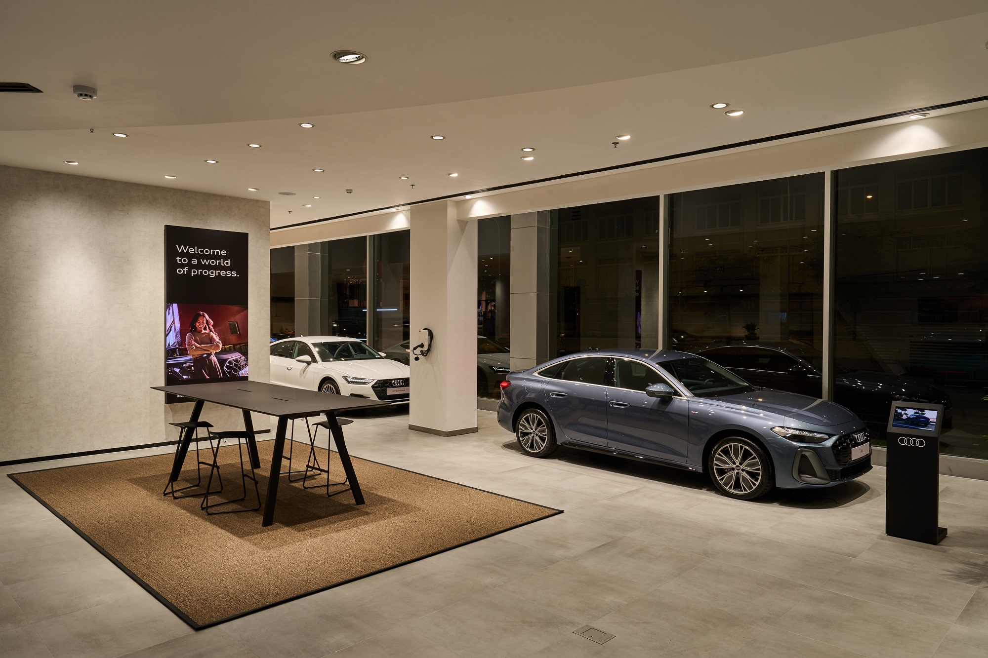 AudiProgressiveShowroom_24.jpg