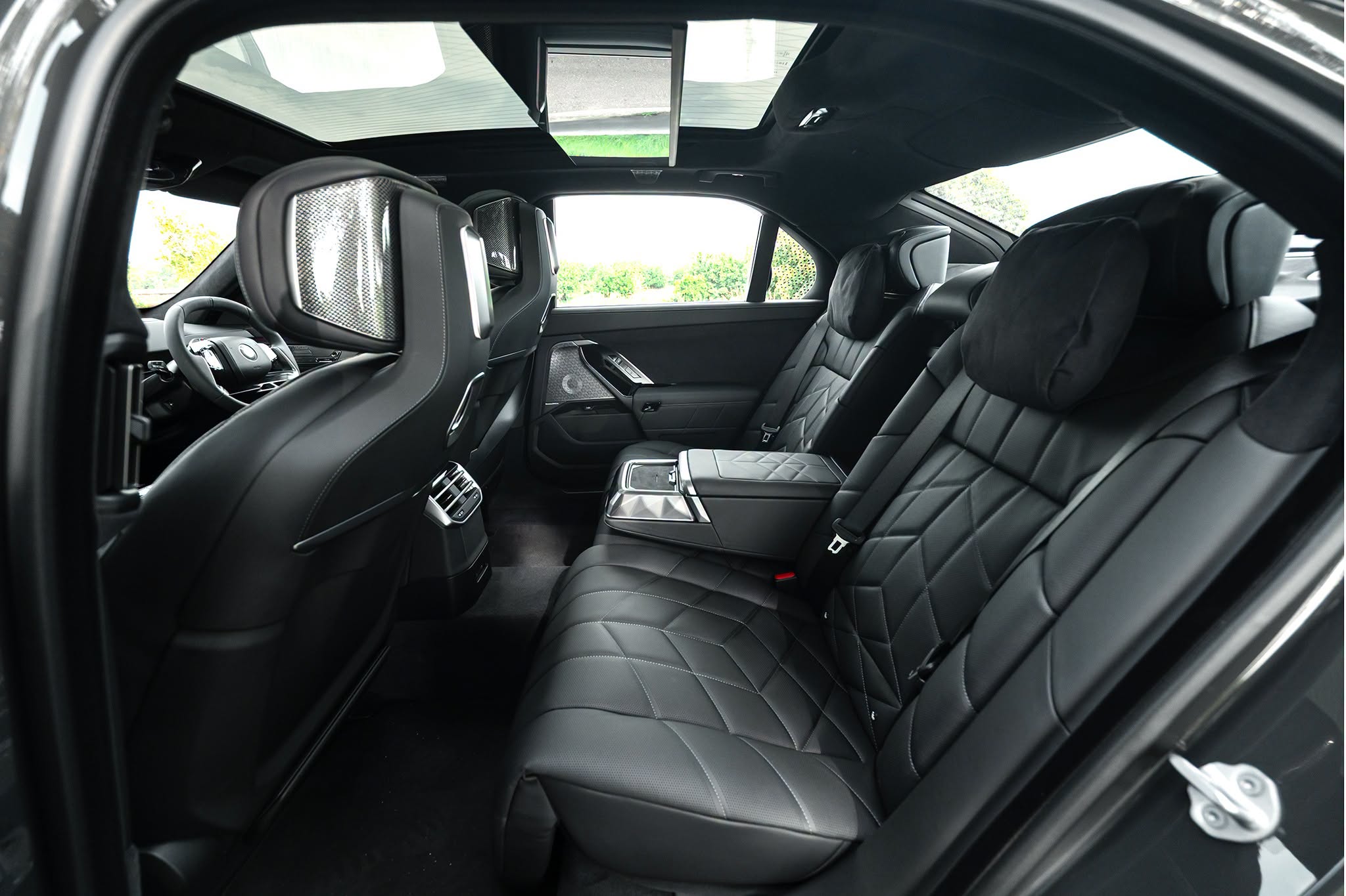 BMW i7 2027 5.jpg