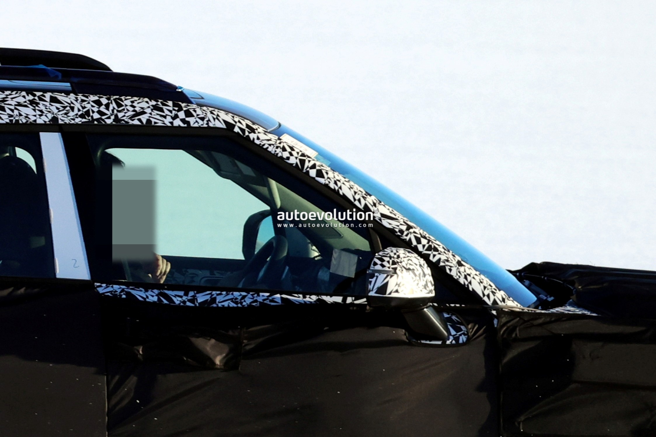 facelifted-2027-hyundai-santa-fe-spied-rocking-new-infotainment-system_13.jpg