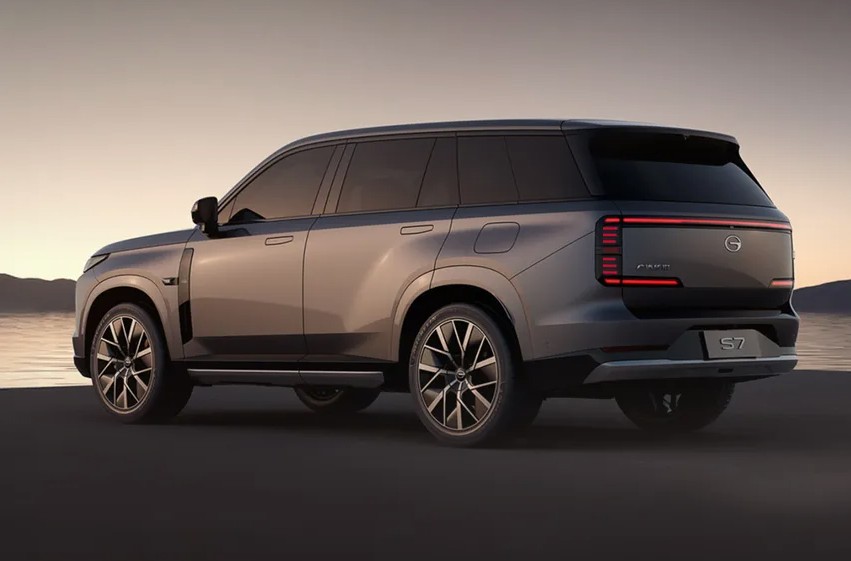 GAC S7 PHEV 2025 4.jpg