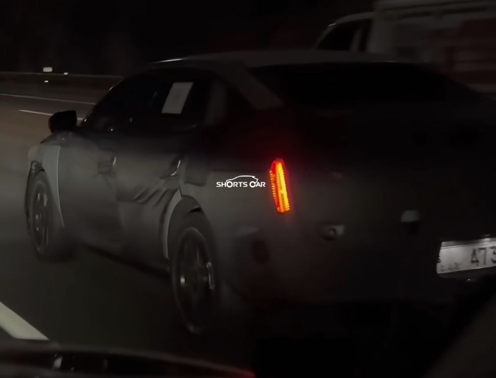 Hyundai Elantra 3.jpg