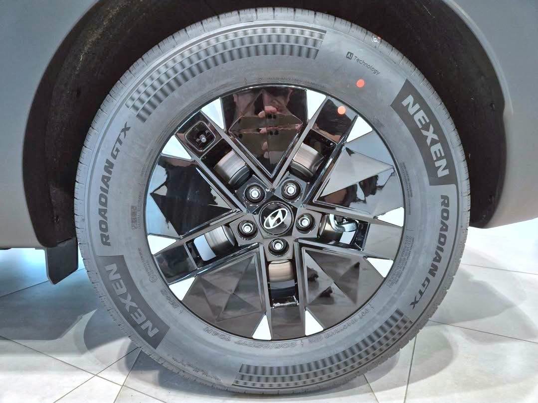 Hyundai Tucson Hybrid 8.jpg
