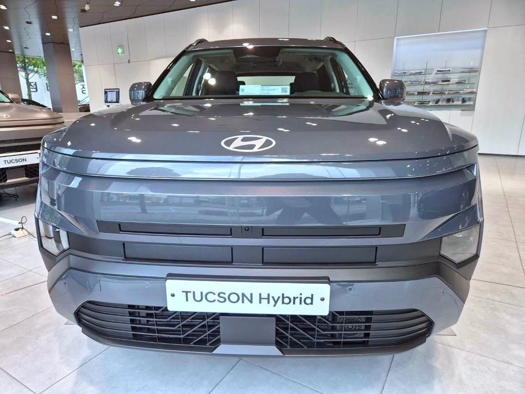 Hyundai Tucson Hybrid.jpg