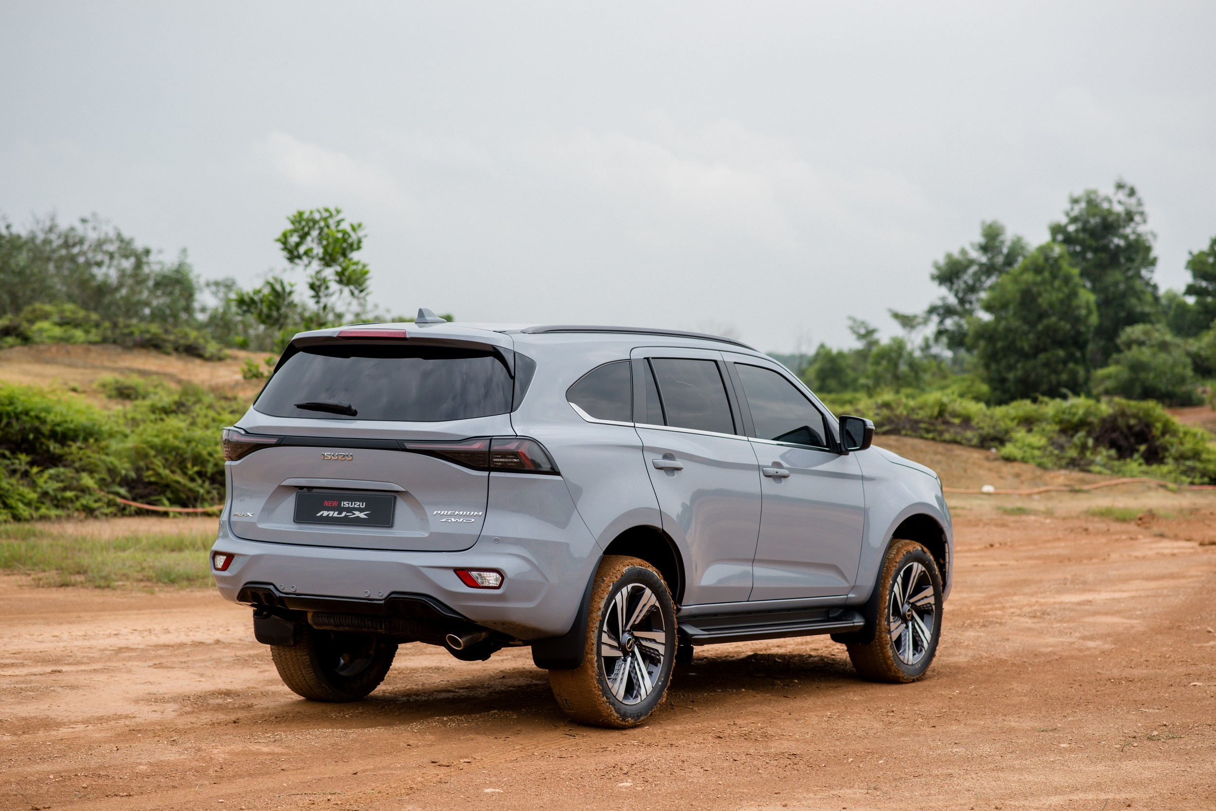 ISUZU mu-X 2025  (7).jpg