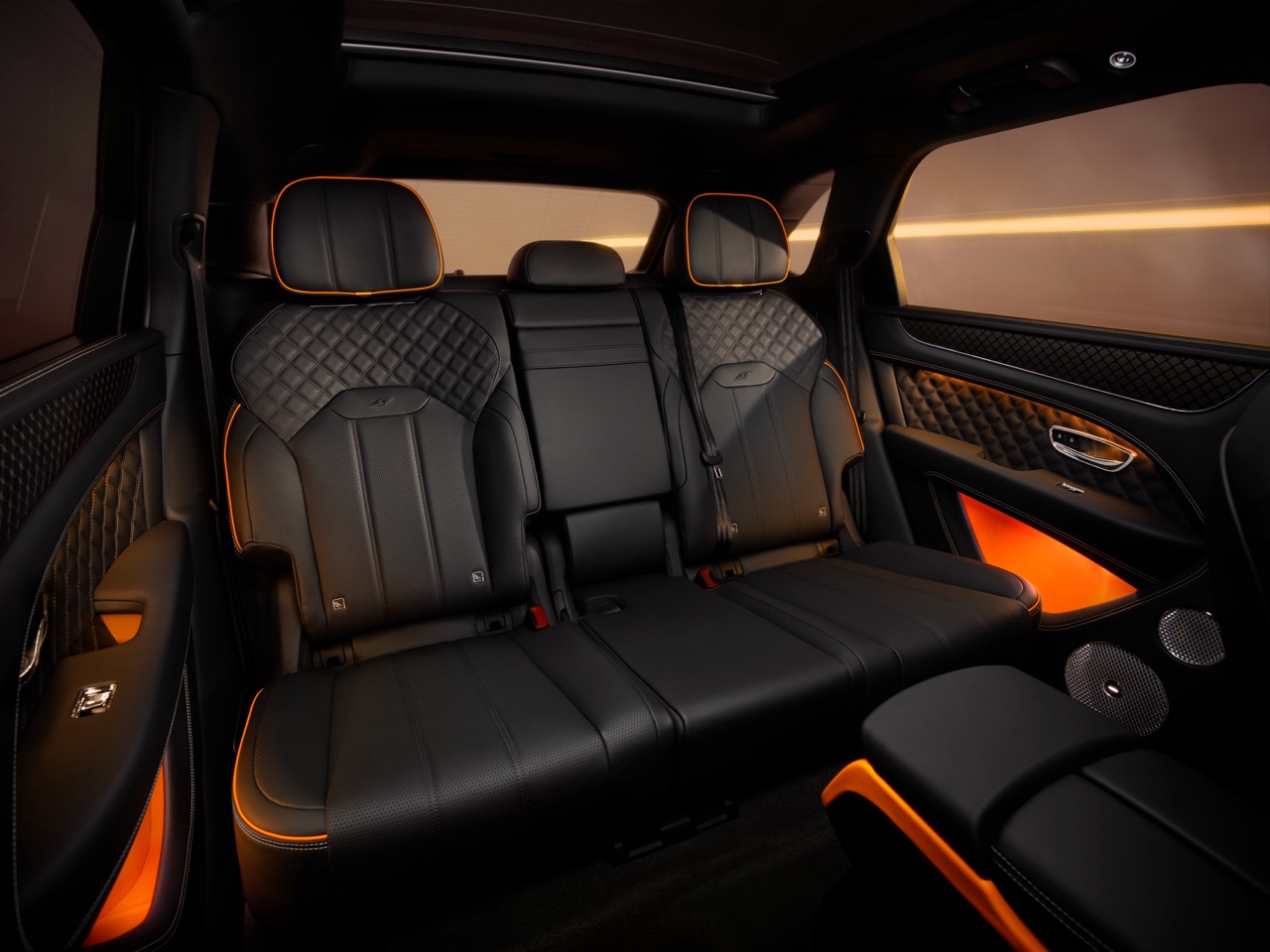 jpeg-Imagery_Bentayga Black Edition_24MY_Bentayga S Black Edition - Rear Seats lớn.jpeg