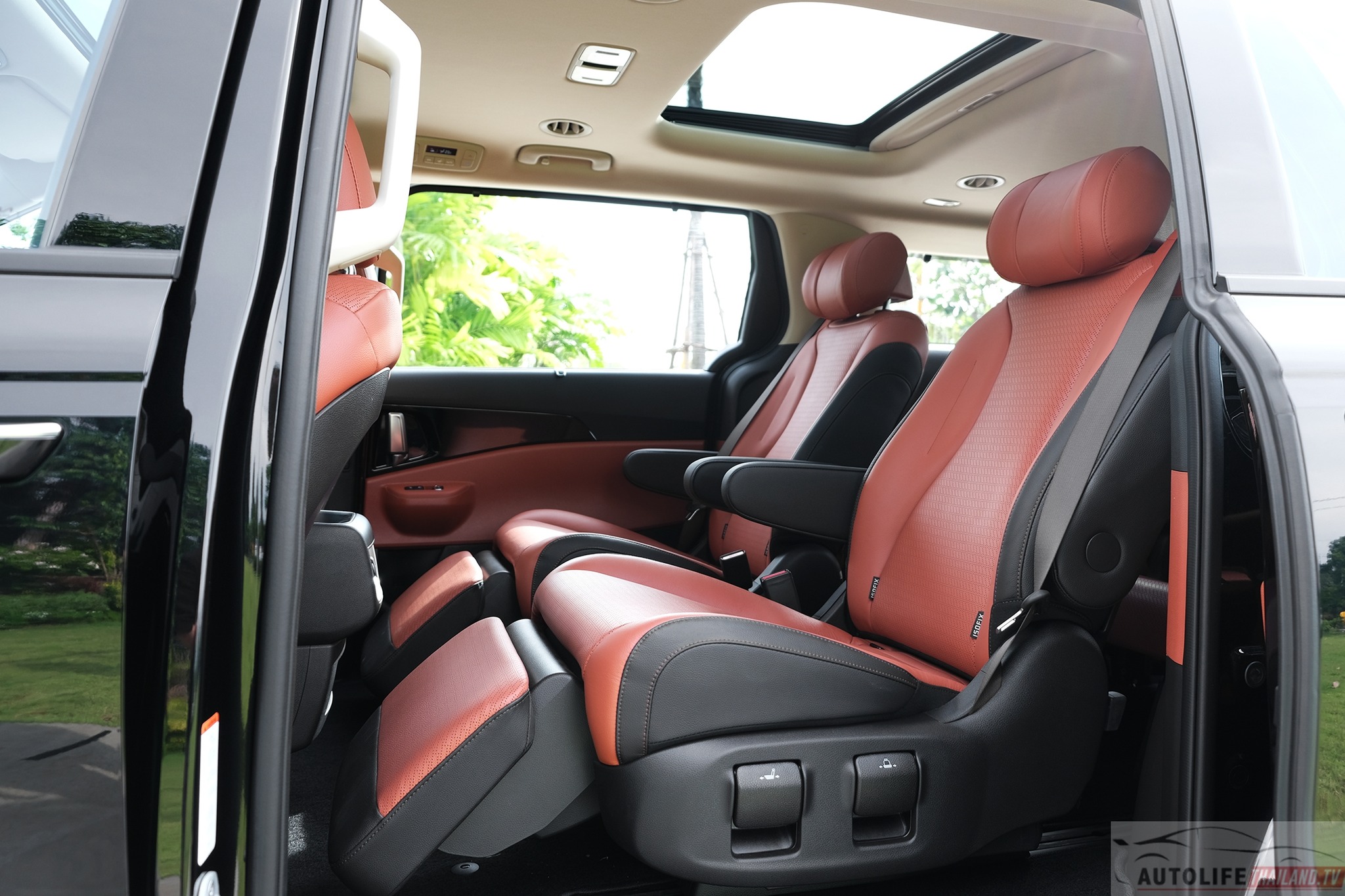 KIA Carnival Hybrid 2026 4.jpg