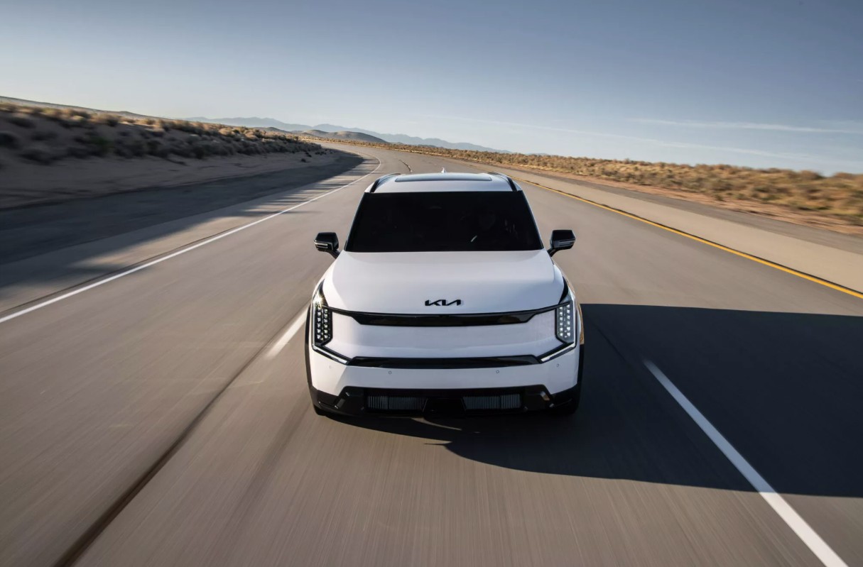 Kia EV9 Nightfall 2.jpg