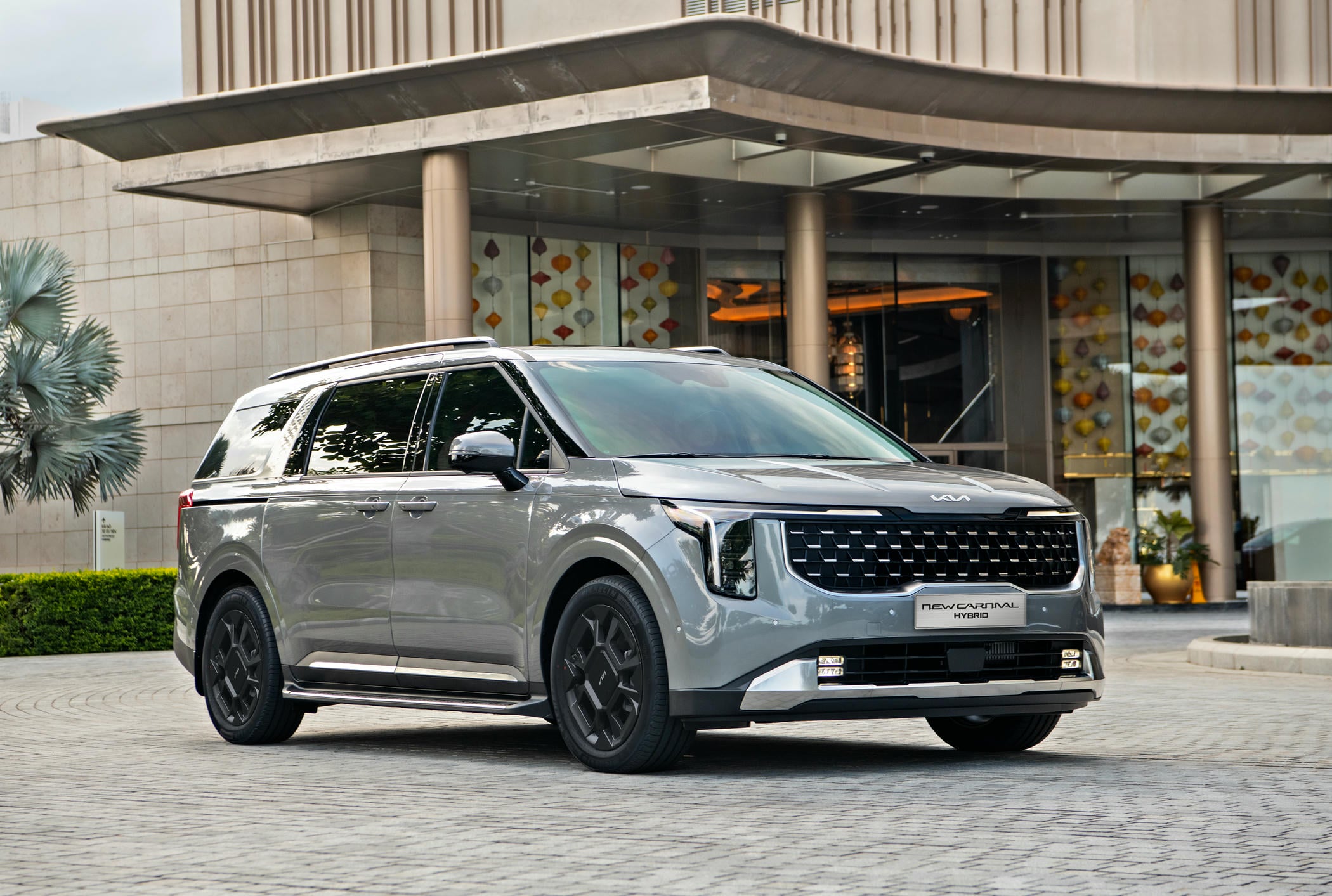 Kia New Carnival Hybrid.jpg