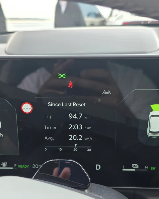 Kia Seltos Hybrid 3.jpg