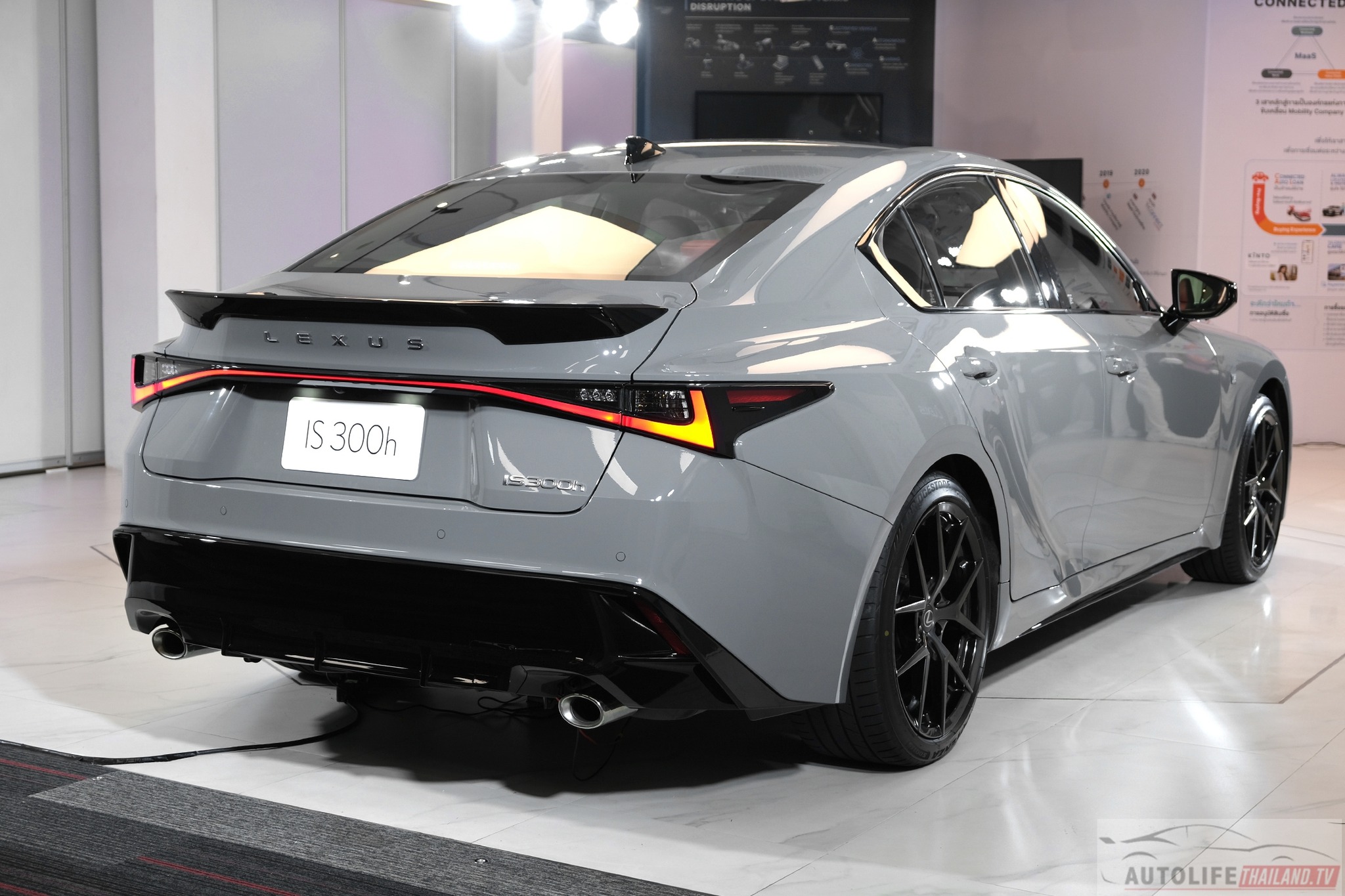 Lexus IS300h 2026 2.jpg