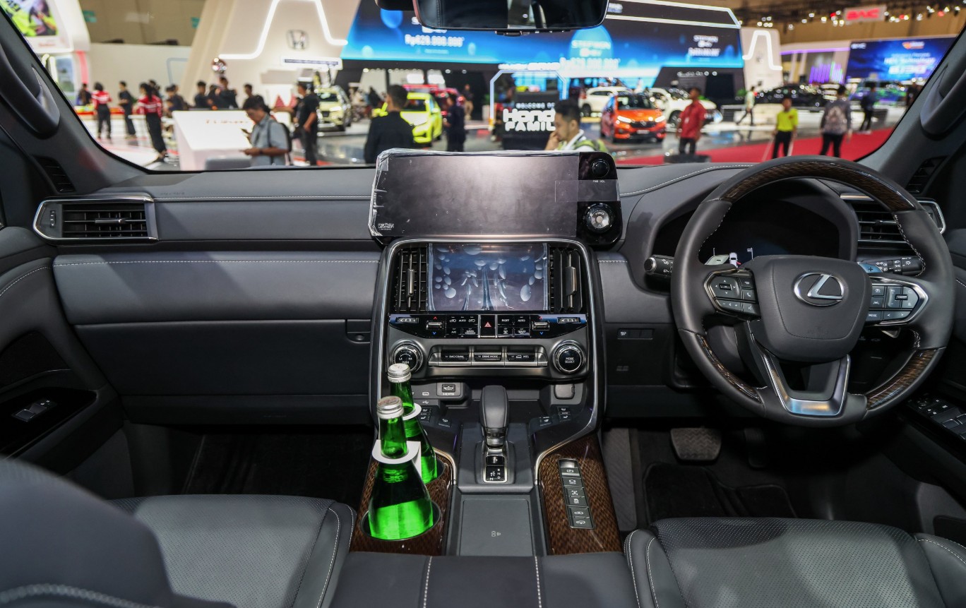 Lexus LX 700h  3.jpg