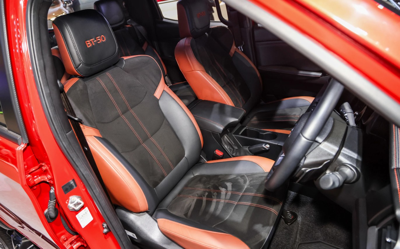Mazda BT-50 2025 6.jpg