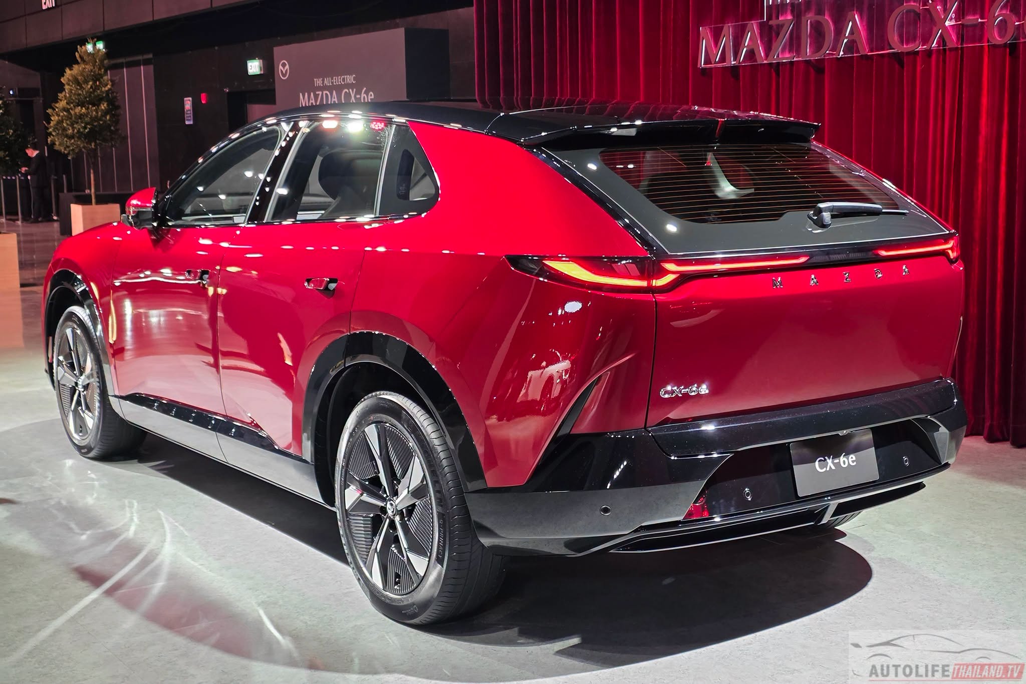Mazda CX-6e 2027 9.jpg