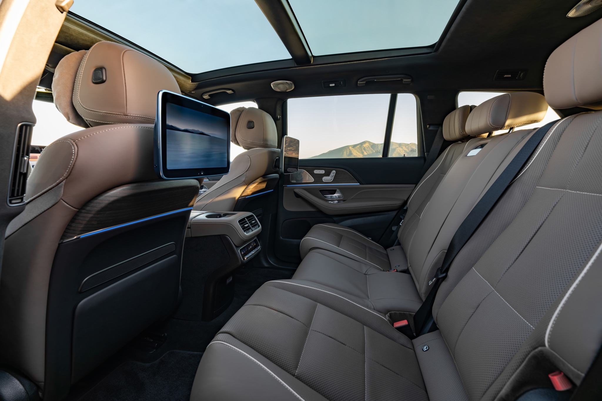 Mercedes-Benz GLS 5.jpg