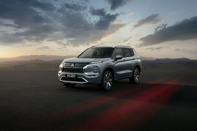 Mitsubishi Outlander PHEV 2025 3.PNG