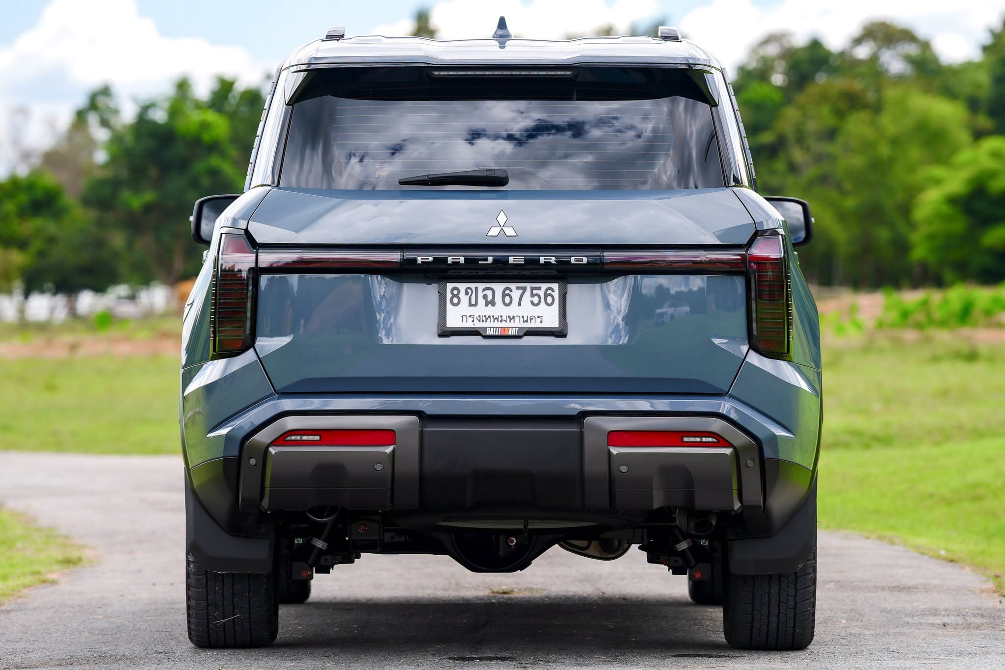 Mitsubishi Pajero GSR 2WD 13.jpg