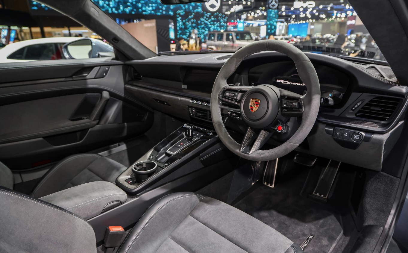 Porsche 911 Carrera GTS 6.jpg