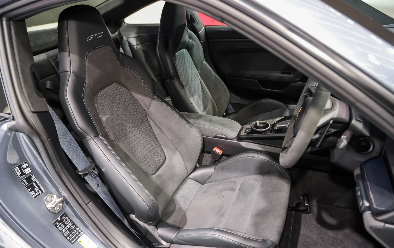 Porsche 911 Carrera GTS 7.jpg