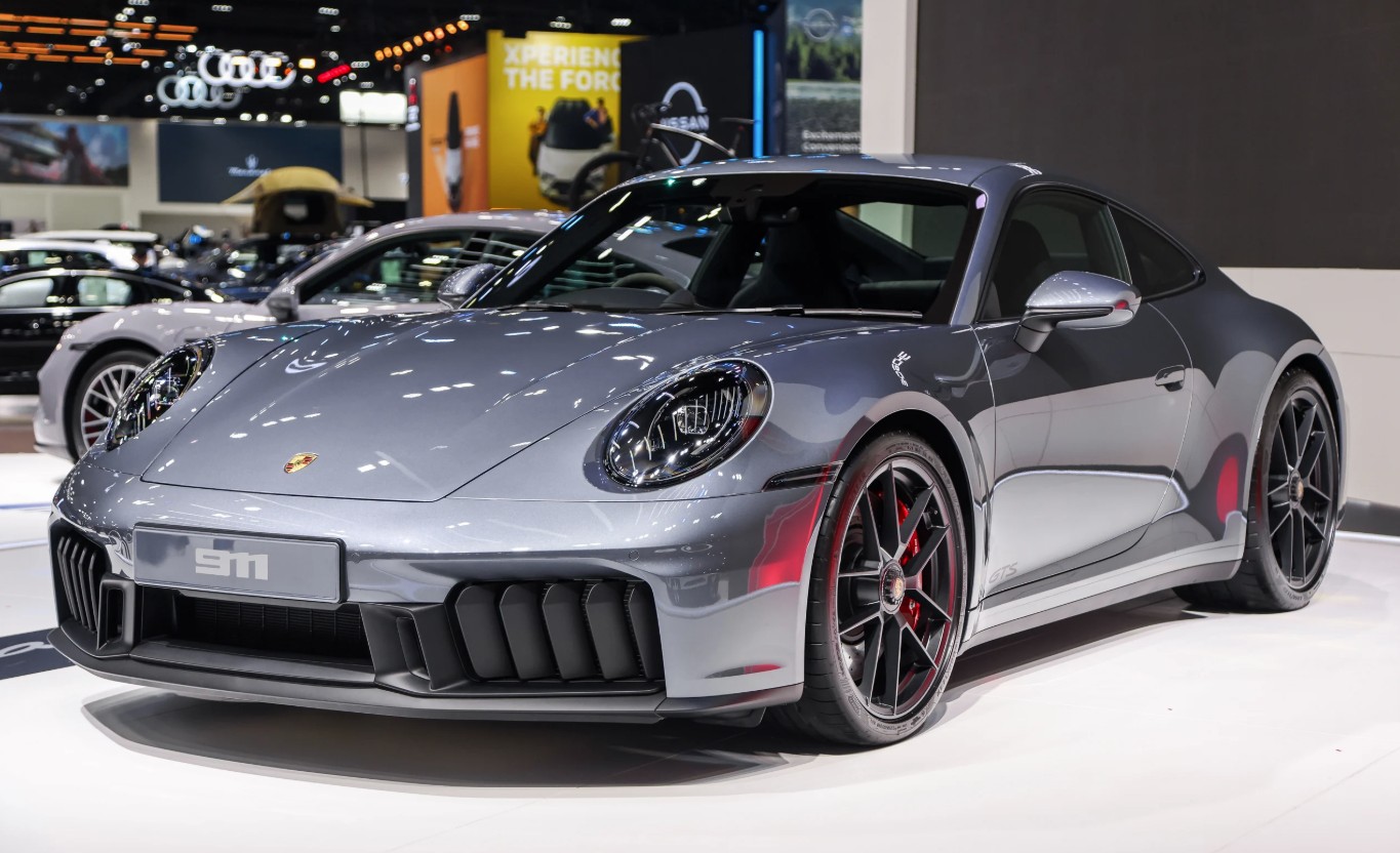 Porsche 911 Carrera GTS.jpg