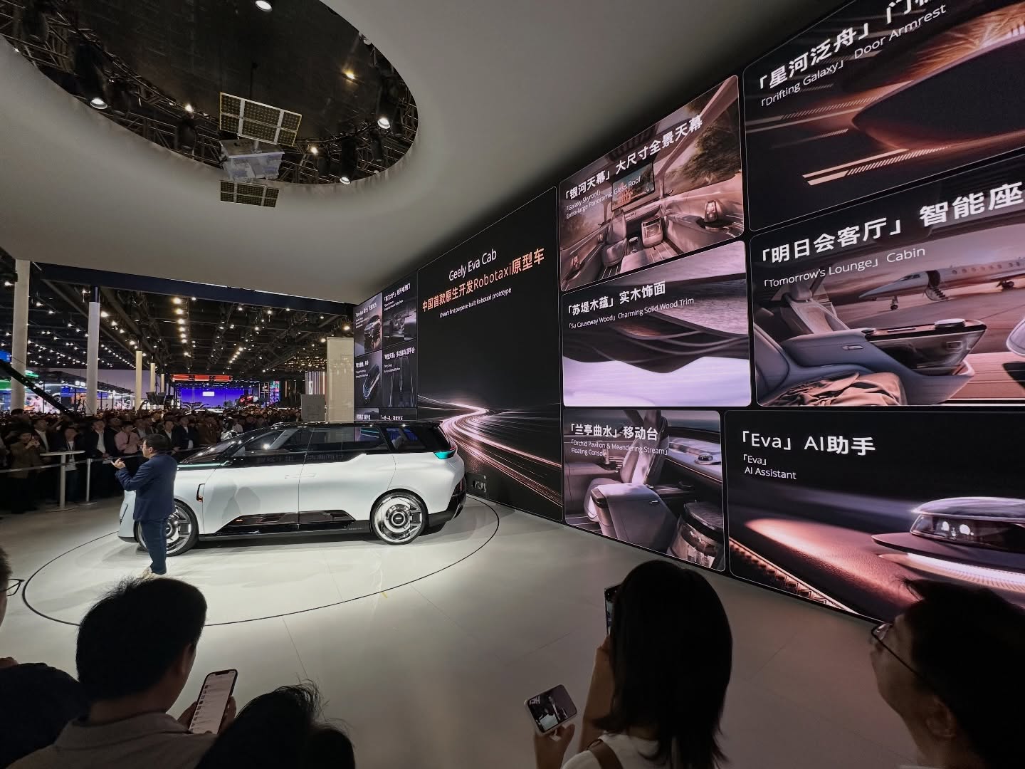 Robotaxi EVA Cab 6.jpg