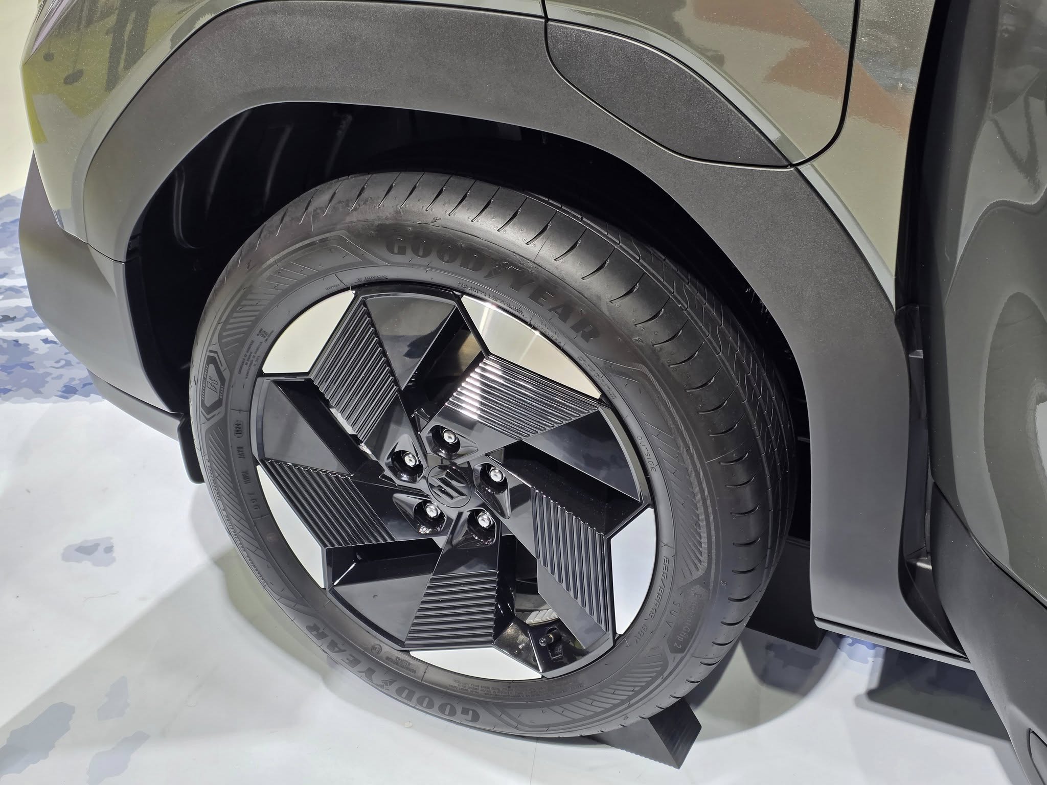 Suzuki e VITARA 13.jpg