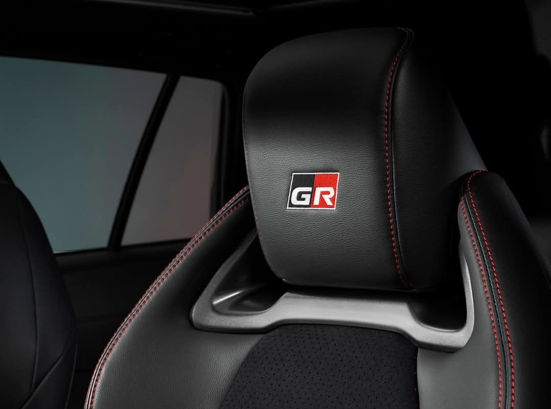 Toyota Corolla Cross GR Sport 2025 5.jpg