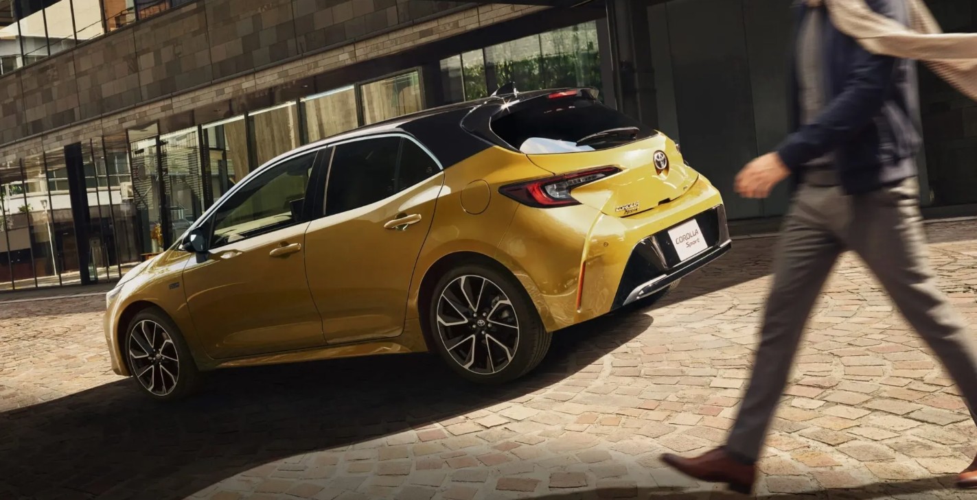 Toyota-Corolla-Sport-G-Z-Active-Elegance-Japan-1-copy-2048x1154.jpg