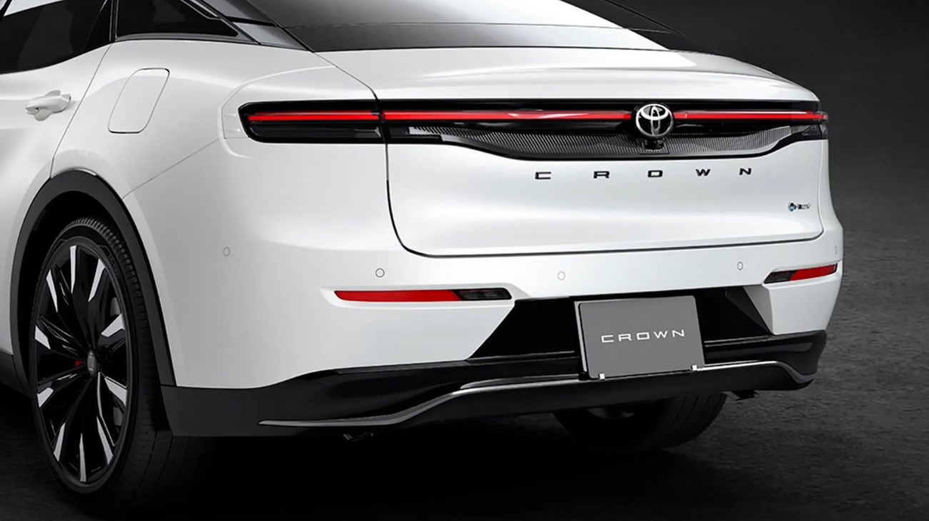 Toyota Crown Crossover 2027 2.jpg