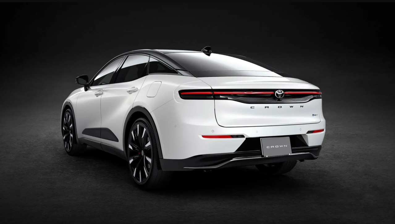 Toyota Crown Crossover 2027 3.jpg