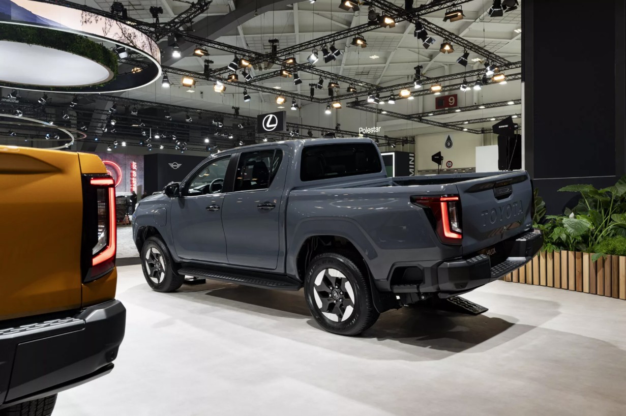 Toyota Hilux EV 5.jpg