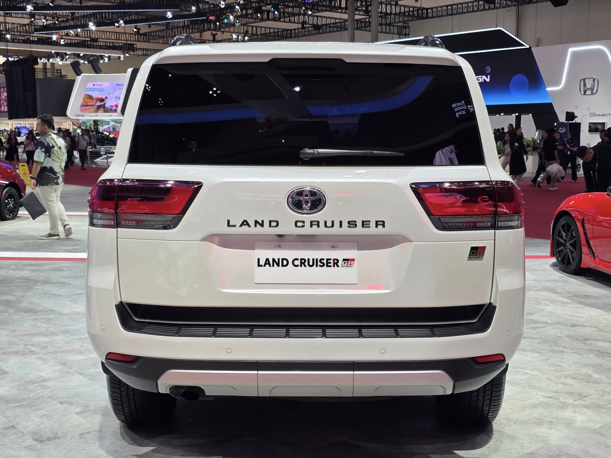 Toyota Land Cruiser 300 GR Sport 13.jpg