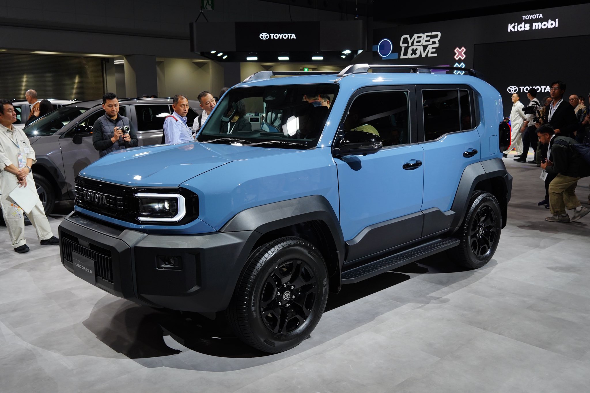 Toyota Land Cruiser FJ (1) (1).jpg