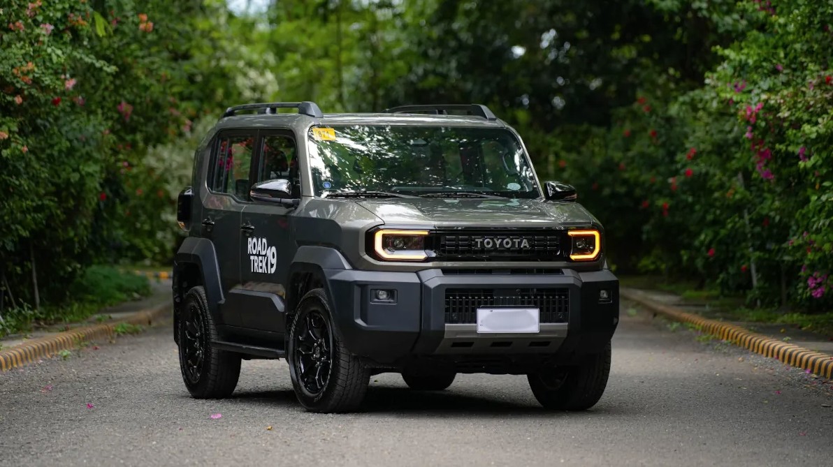 Toyota Land Cruiser FJ -1.jpg