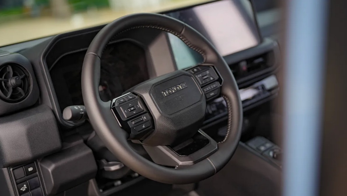 Toyota Land Cruiser FJ -2.jpg