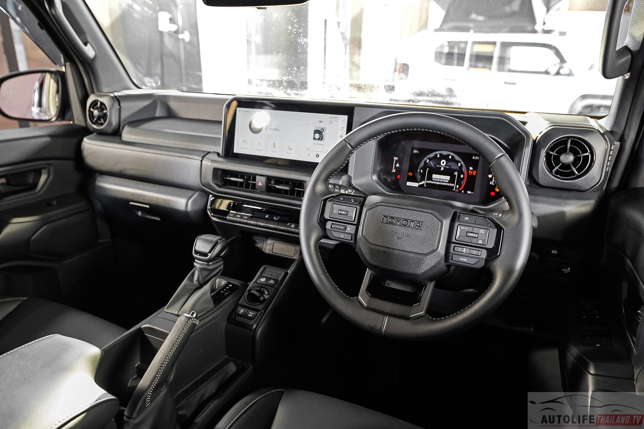 Toyota Land Cruiser FJ 2026 5 (1).jpg