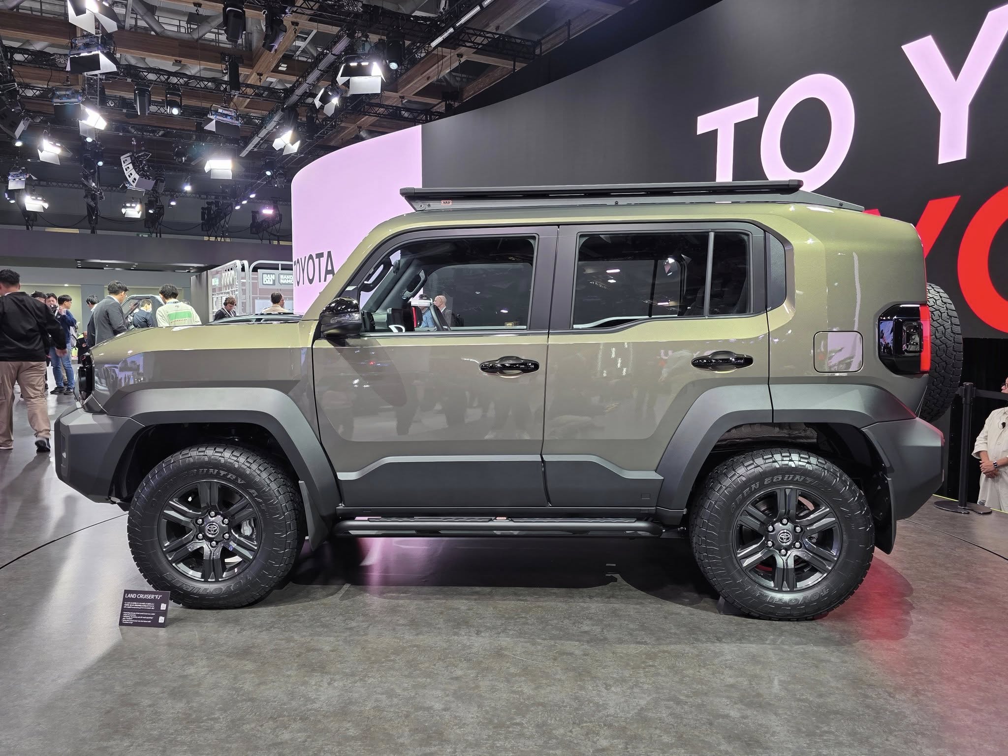 Toyota Land Cruiser FJ 3.jpg