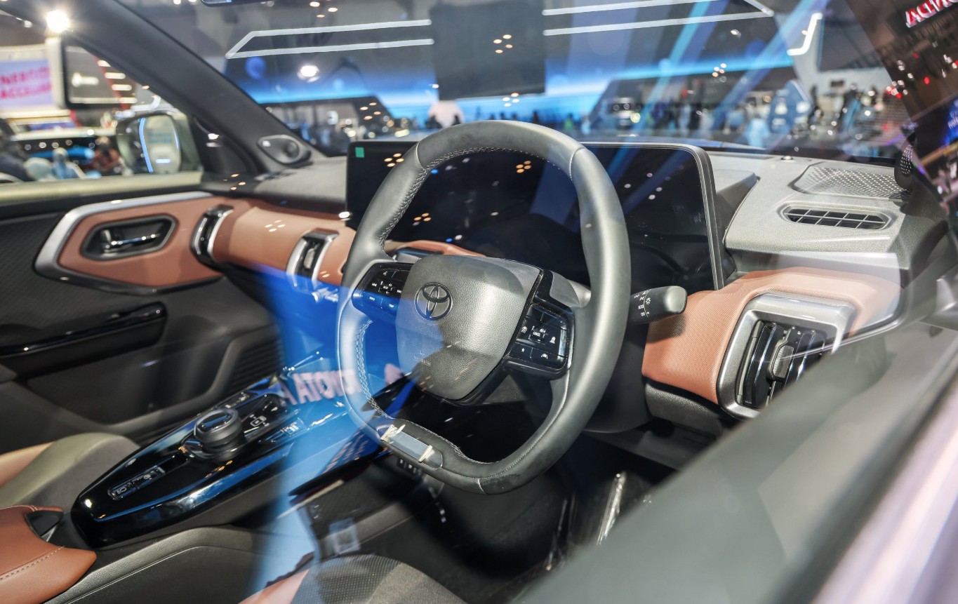 Toyota Urban Cruiser EV 5.jpg