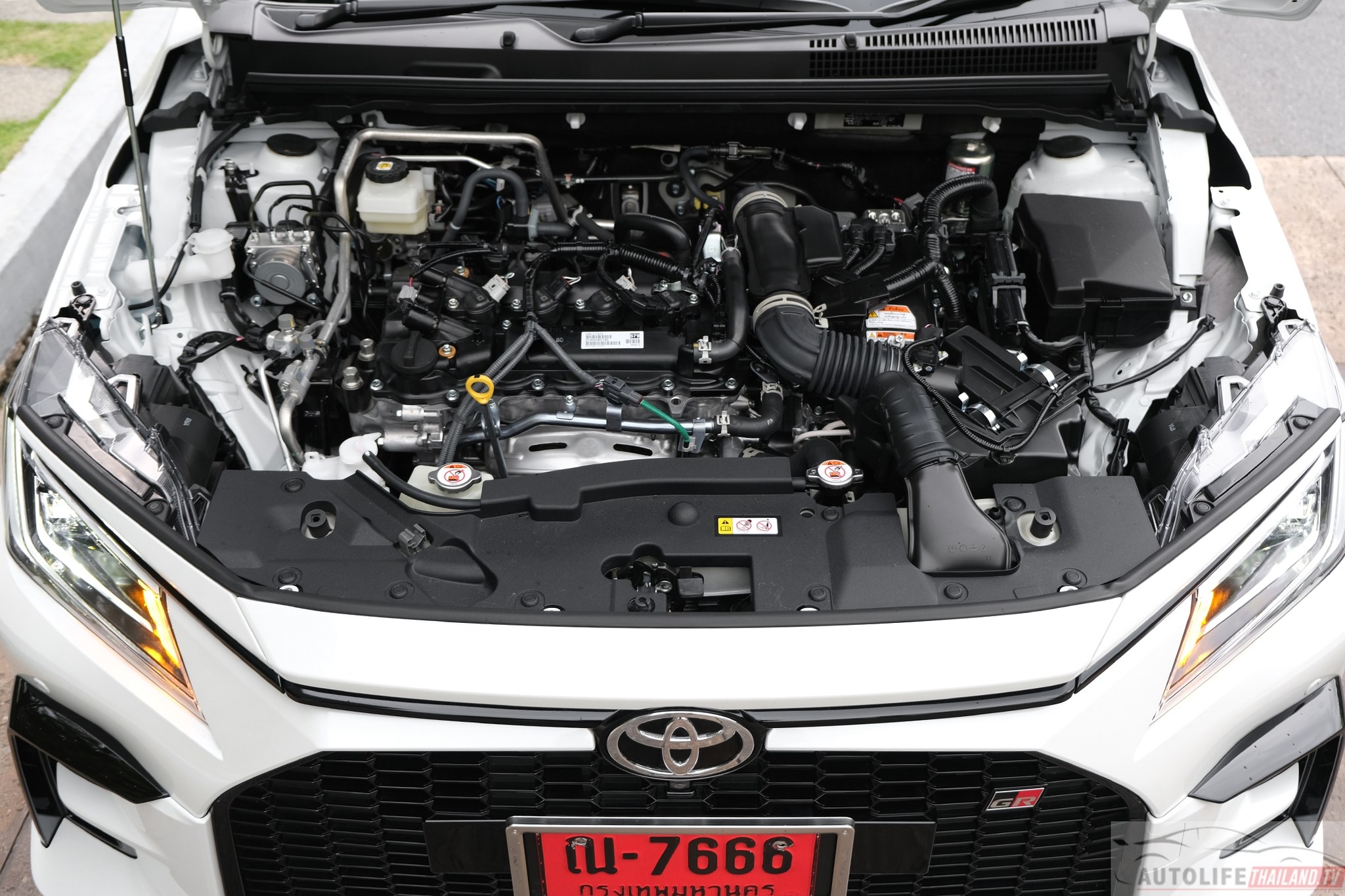 Toyota Yaris ATIV HEV 9.jpg