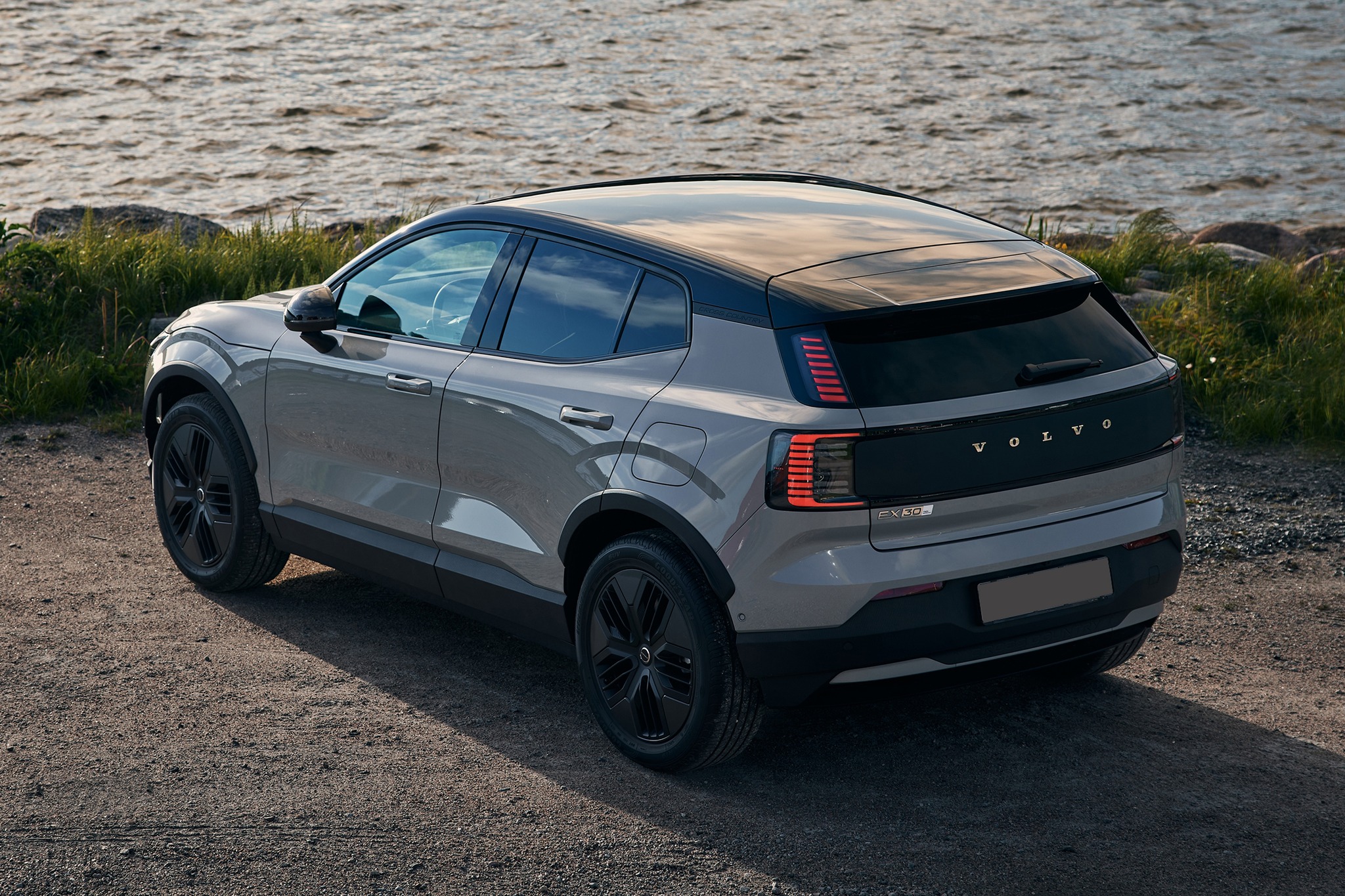 Volvo EX30 Cross Country 2.jpg