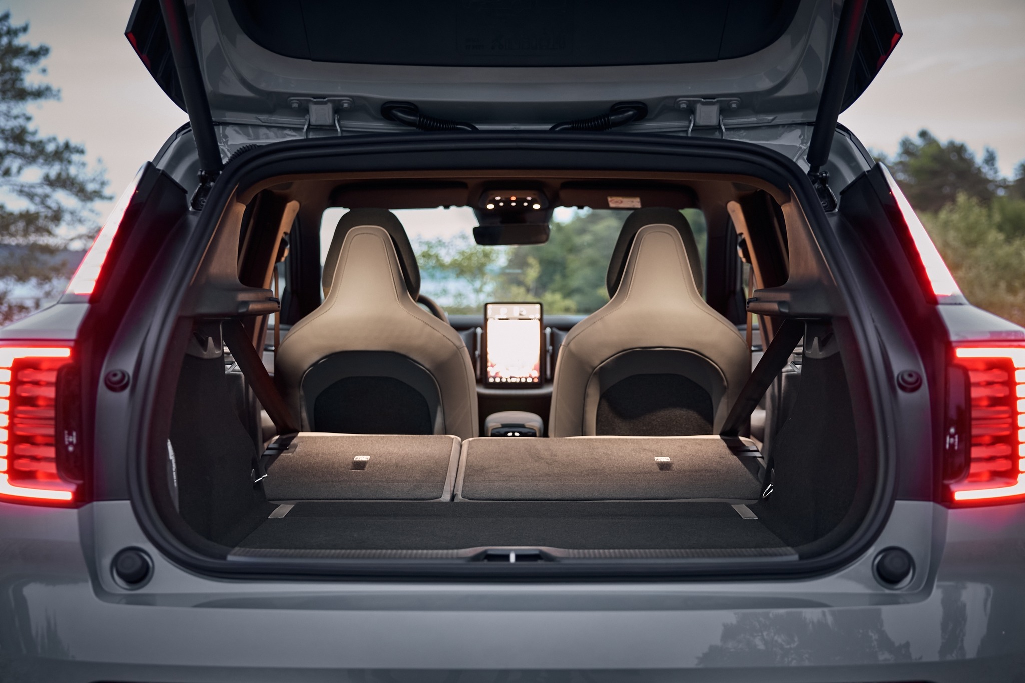 Volvo EX30 Cross Country 4.jpg