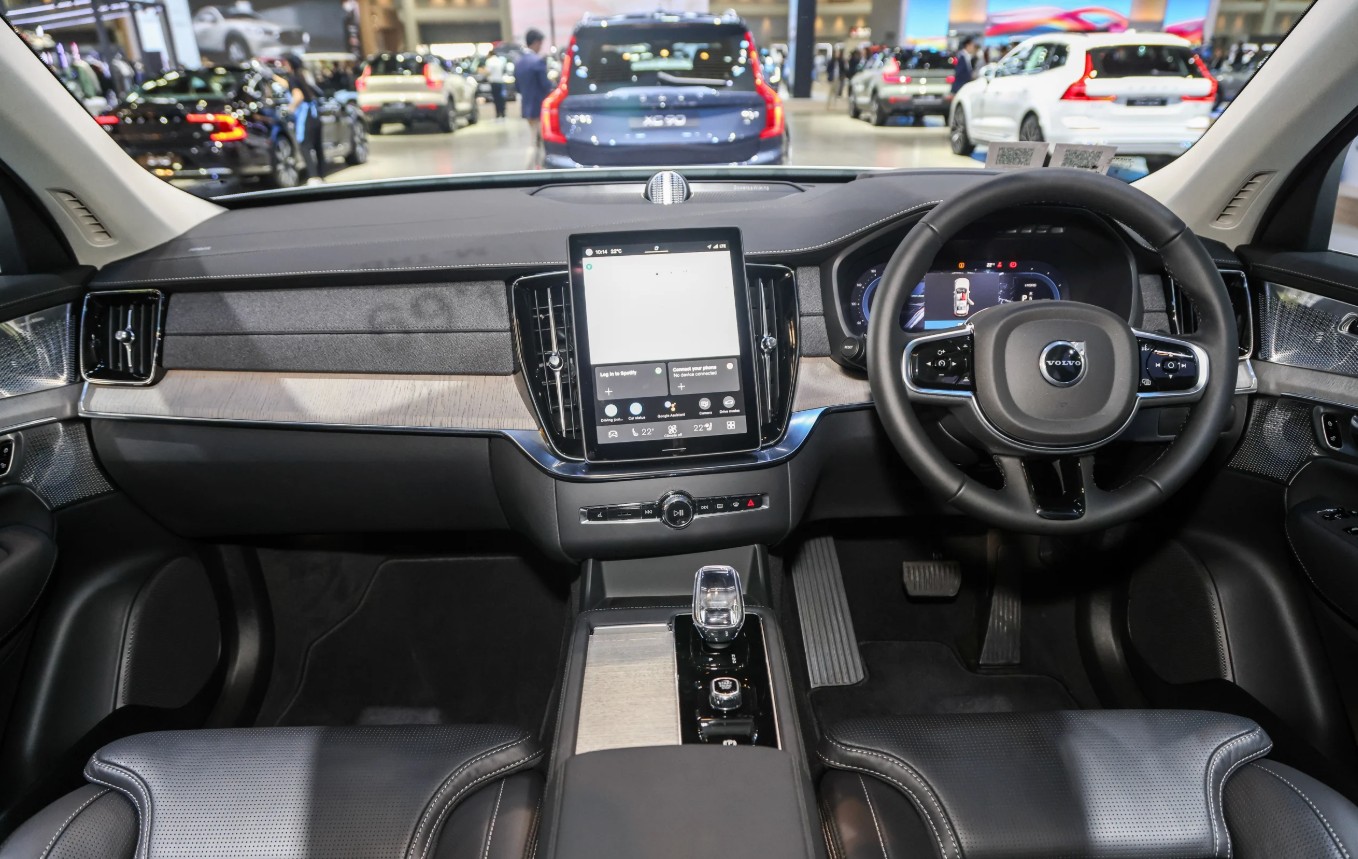 Volvo XC90 facelift 4.jpg