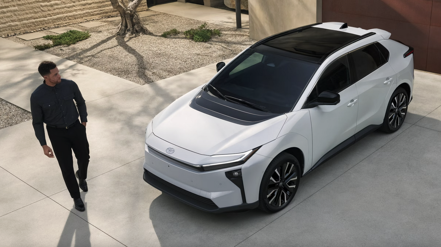 xe điện Toyota 2026-04-04 lúc 11.47.43.png